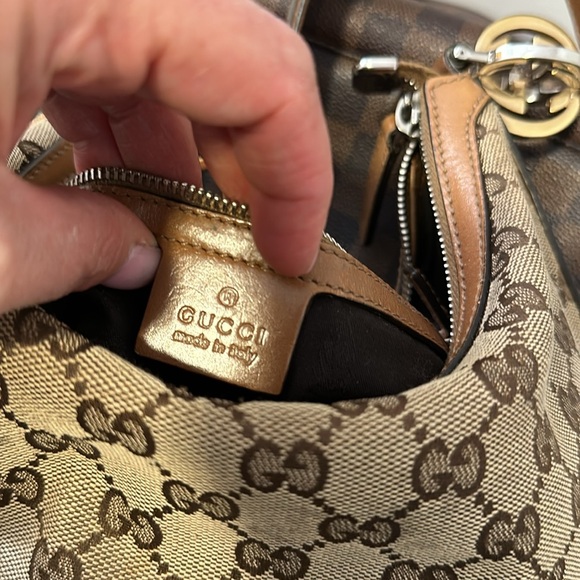 Gucci Signature Hobo with gold G hardware. - Picture 3 of 7